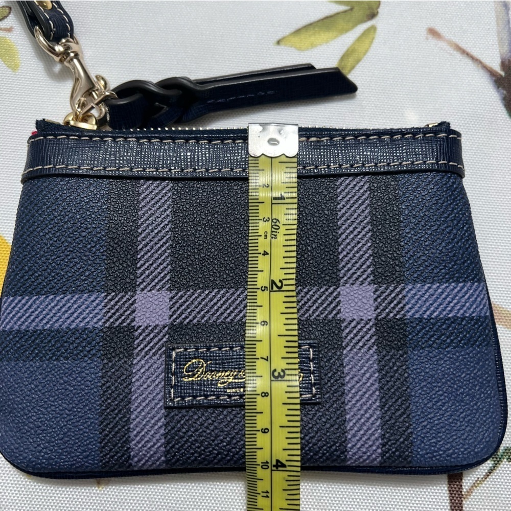 Dooney & Bourke Wristlet NWOT - Picture 9 of 11